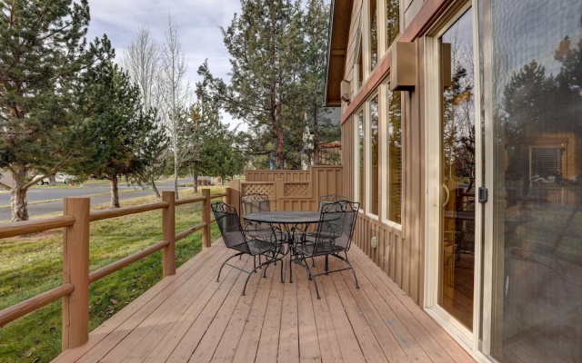Forest Ridge 2 Bedroom Home by RedAwning