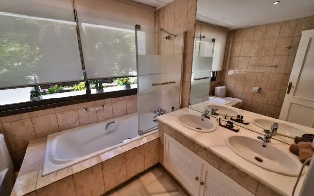 Luxury Apartment On The Golden Mile