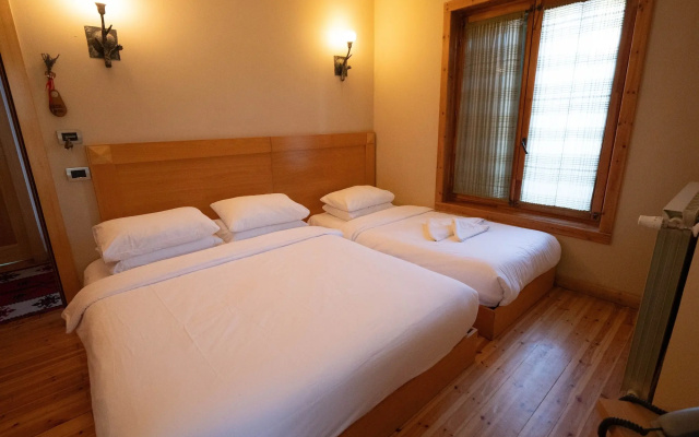 Natyral Razma Resort