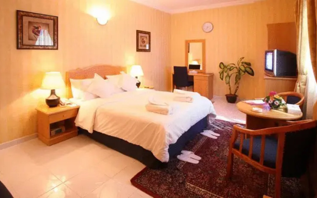 London Creek Hotel Apartments