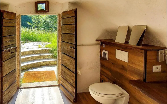 Awesome Home in Artò With