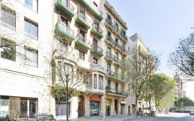 Magnificent and Massive 5 Bedroom Family Apartment and Terrace