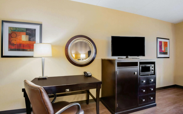 La Quinta Inn & Suites by Wyndham Bel Air/I-95 Exit 77A