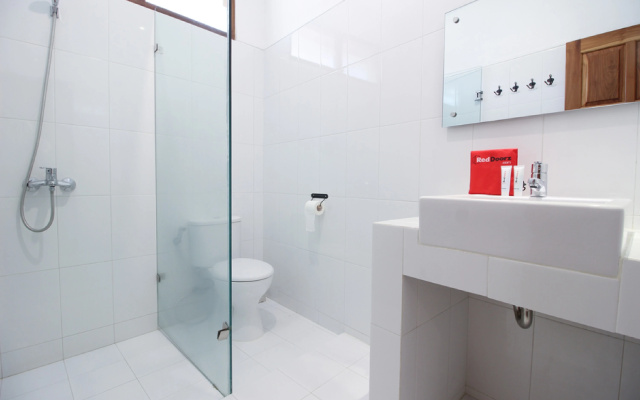 RedDoorz Plus near Alun Alun Selatan 2