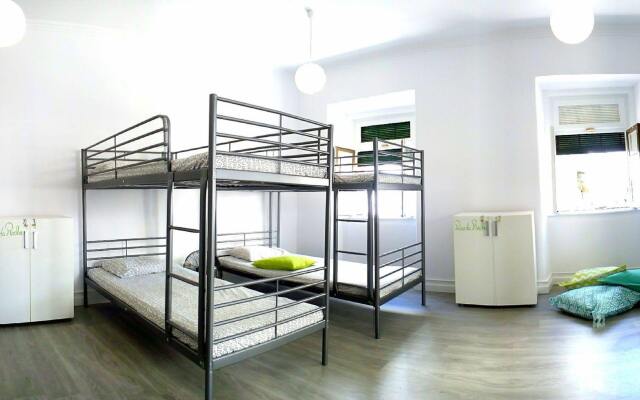 Отель Aloha Hostel Португалия, Портимао - отзывы, цены и фото номеров - забронировать отель Aloha Hostel онлайн комната для гостей