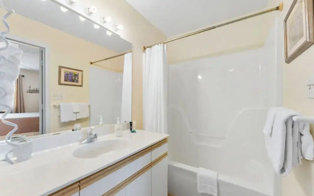 Take A Holiday 2 Bedroom Condo by RedAwning