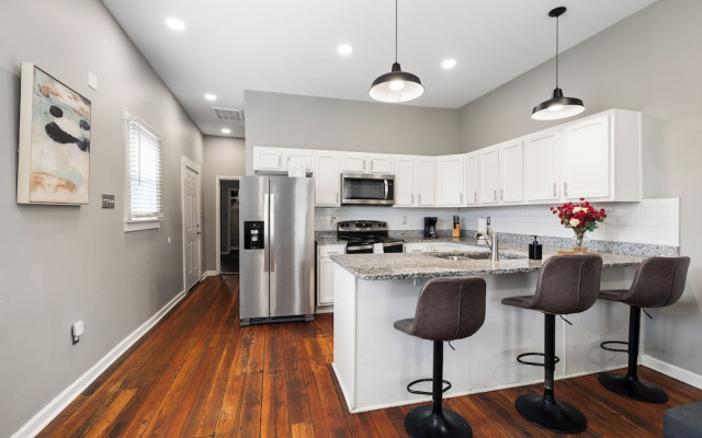 Historic CozySuites 4BR 2BA