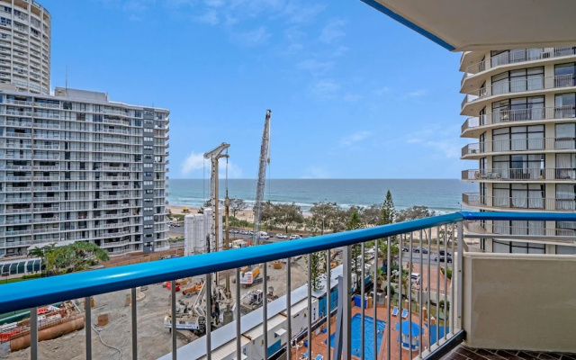 Beachside Views with Pool and Netflix