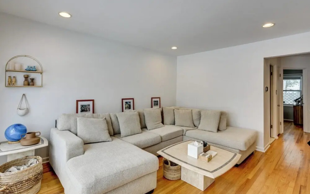 Mid-century Family Bungalow: Desirable Birmingham!