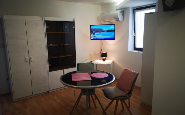 Apartment Maria - 100 m from sea: A1 Pirovac, Riviera Sibenik