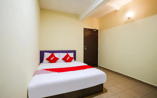OYO 89585 Hotel Happy Inn
