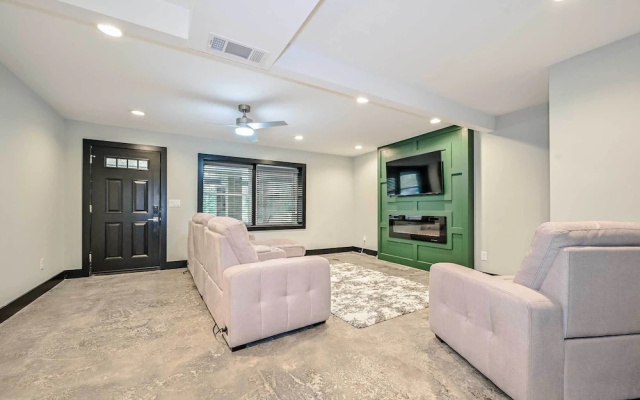 5 Mi to Mercedes-benz Stadium: Stylish ATL Retreat