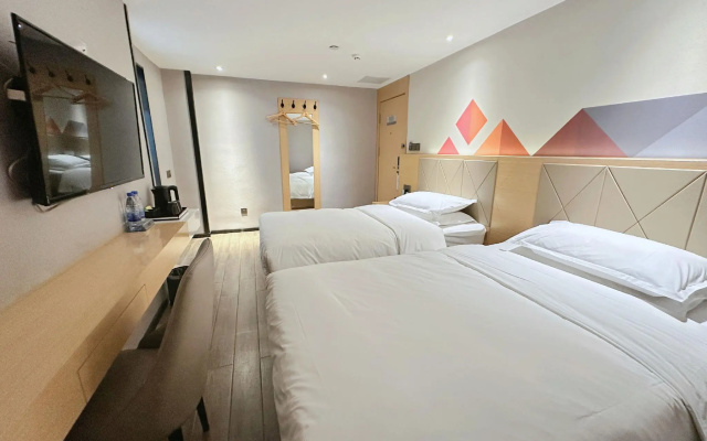 Borrman Hotel (Guangzhou Shisanhang Ximenkou Metro Station)