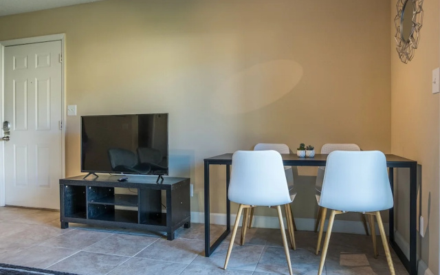 Sunny Apartments near Beach by Frontdesk