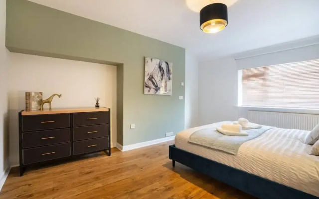 10-min to AB City Centre - Parking - Garden - Wifi