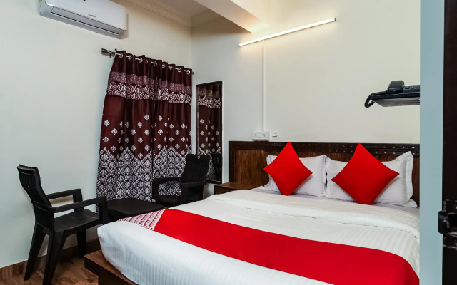 Collection O 24414 Hotel Naidu Grand Rooms