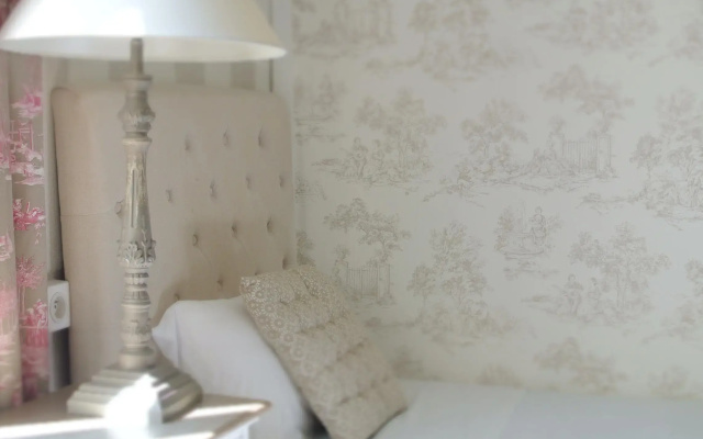 Logis Hotel Louise De Savoie
