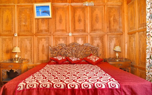 De-Laila Houseboats