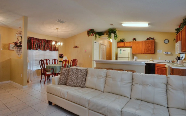 Greater Groves 3 Bedroom House w Pool - 5205GG