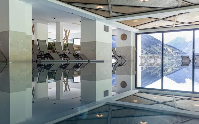 Spacious Apartment With Balcony