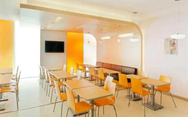 Ibis Ningbo Qianhu