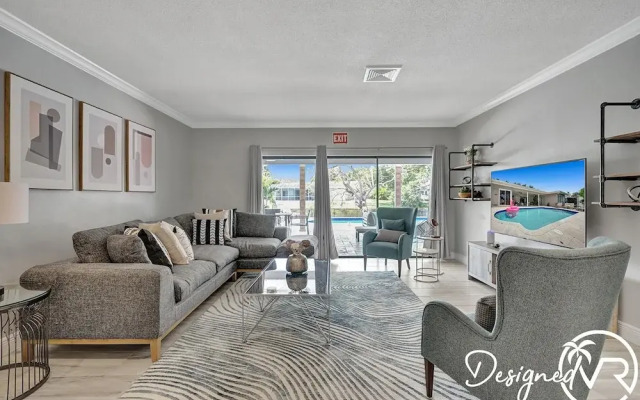 Family vacation 5 Br with Heated Pool