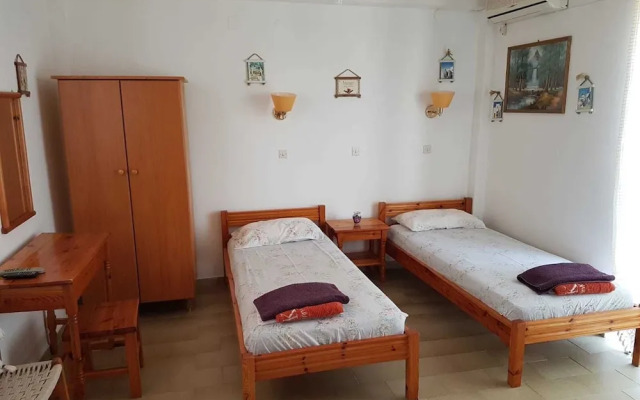 Family run 2 bed Studio Apartment 4