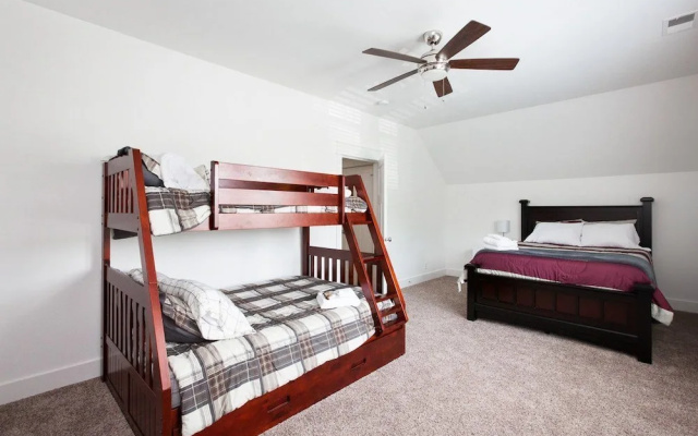 New Nashville House Near Downtown 4 Bedroom Home