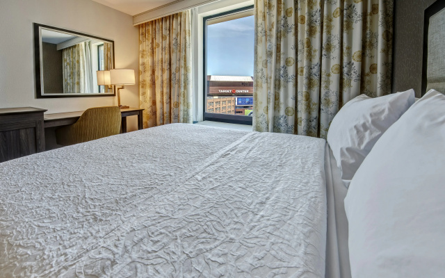Hampton Inn & Suites Minneapolis / Downtown