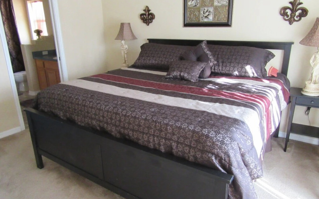 R1 Glenbrook 4 bed / 2 Bath