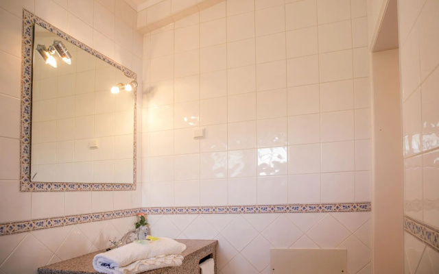 E- Countryside Guesthouse Bedroom 1