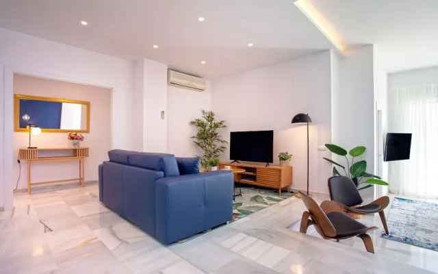 Exclusive 2BD Apartment With Private Terrace in Marbella Royal Gardens