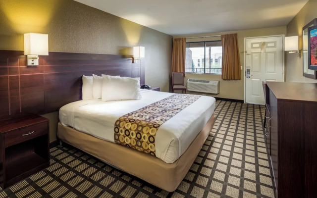 Travelers Inn