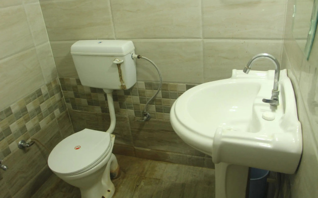 Hotel J M D Palace