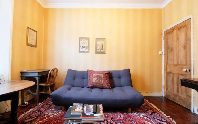 Lovely & Central Garden Flat in Victoria