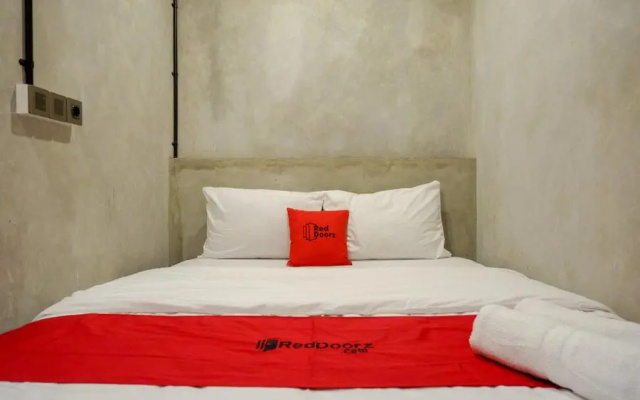 RedDoorz Plus near Kawasan Sam Poo Kong Semarang