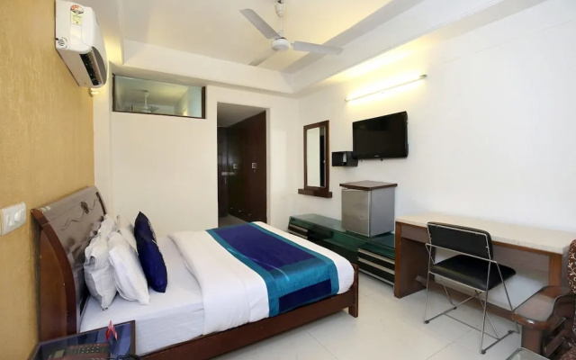OYO 1496 Hotel Sky 5