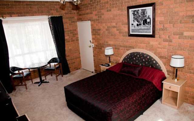 The Charles Sturt Motor Inn