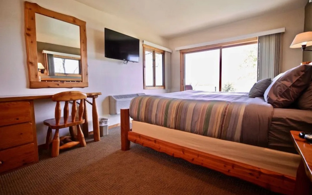 Whaleback Inn