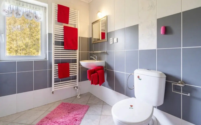 Lodge in Bohemia With Sauna and Bubble Bath