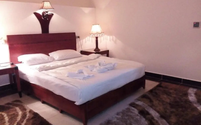 Green Desert Hotel