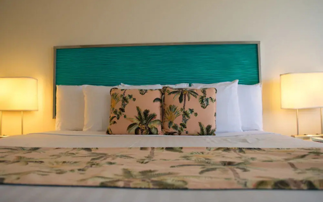 Aqua Palms Waikiki