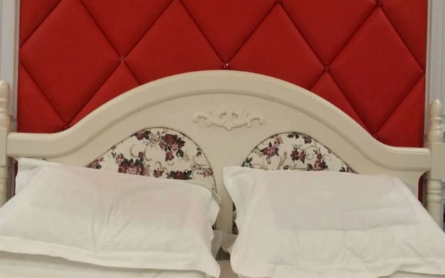 To Youth Themed Hotel