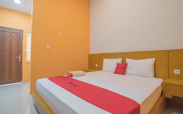 RedDoorz near Alun Alun KC Haurgeulis