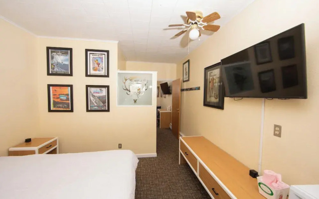 Yodeler Motel