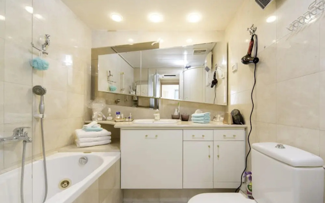 Luxurious 2BR w/ Panoramic Sea View by Sea N' Rent