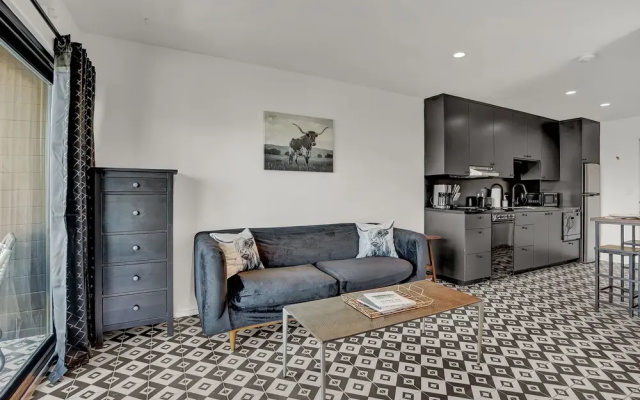 Stunning Soco Studio-skyline Views-steps to Dtown!