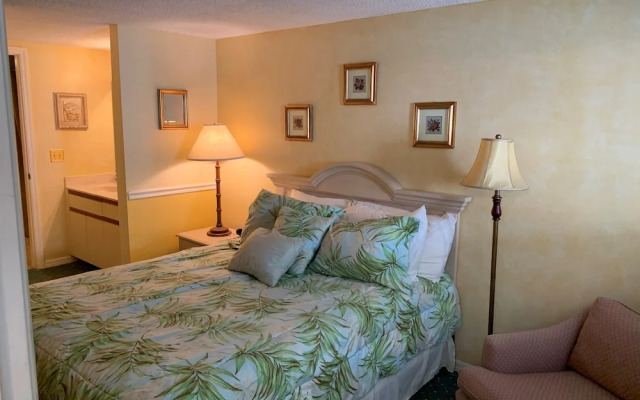 Royal Mansions Resort