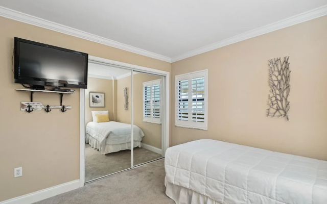 Inlet Reef 102 2 Bedroom Condo by RedAwning
