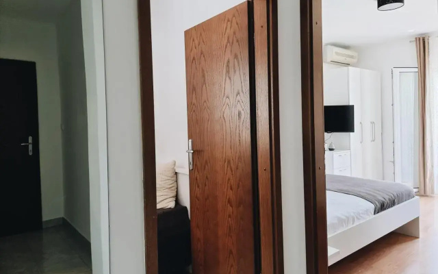 Apartments Fani 3421